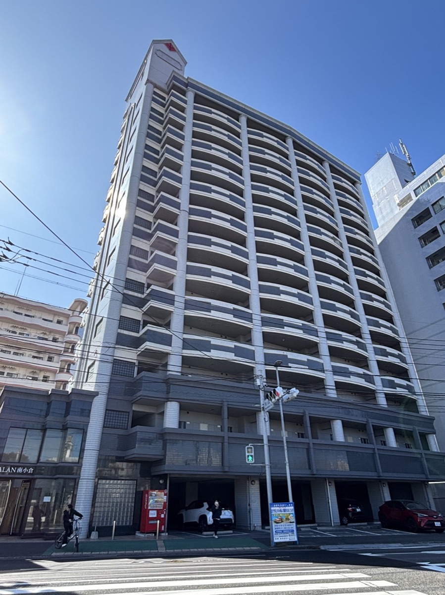 小倉店が入るギャラン南小倉の外観